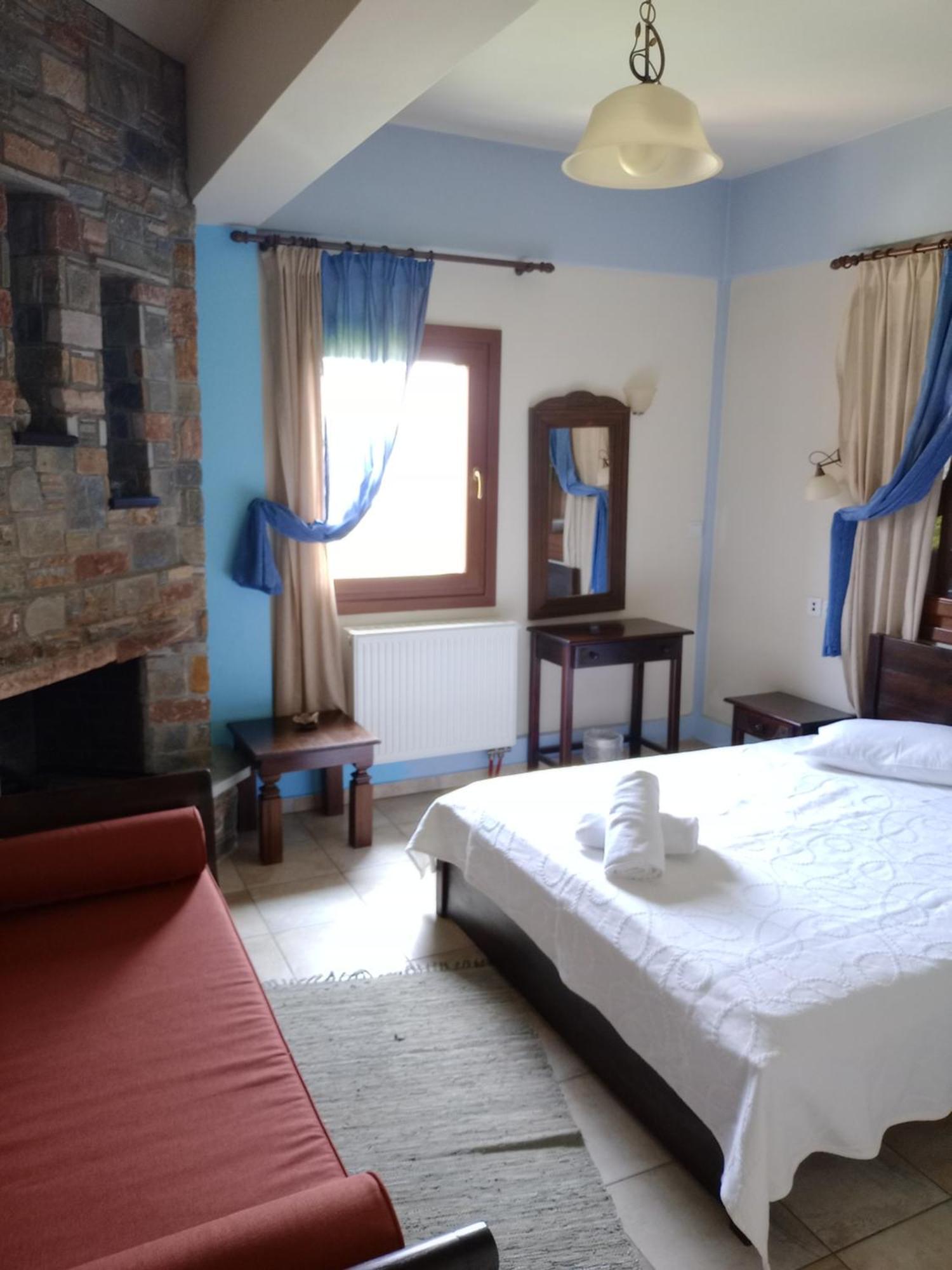 Hotel Erotas Áyios Dhimítrios Esterno foto